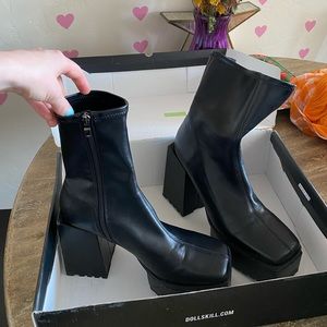 COPY - POSTER GIRL PLATFORM BOOTS